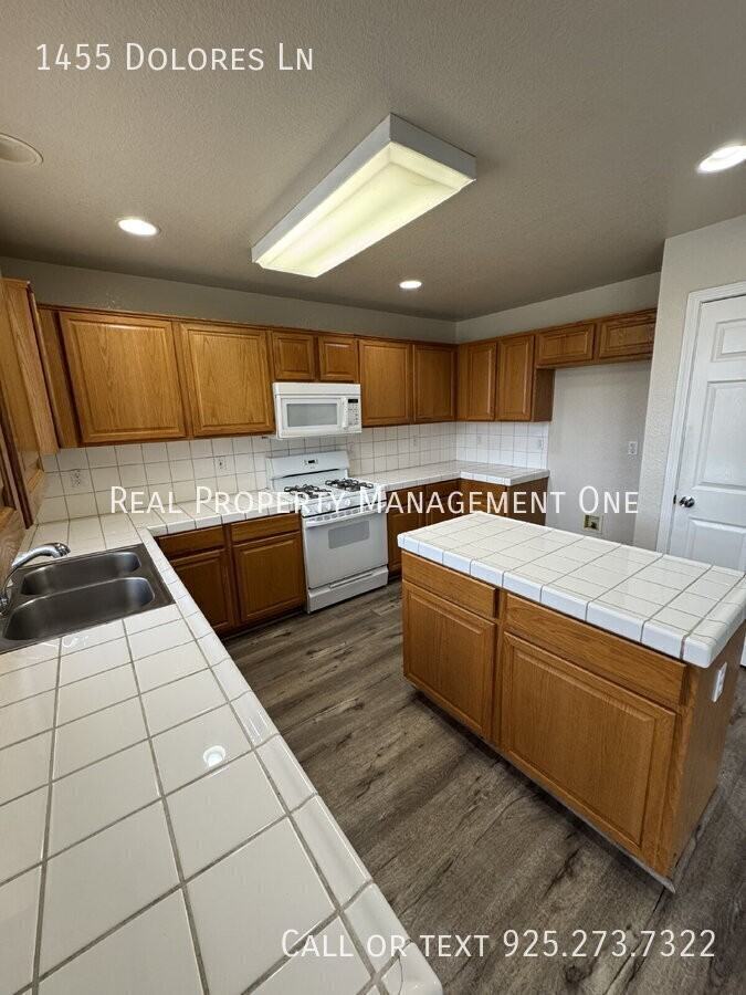 1455 Dolores Ln - Photo 7 of 26