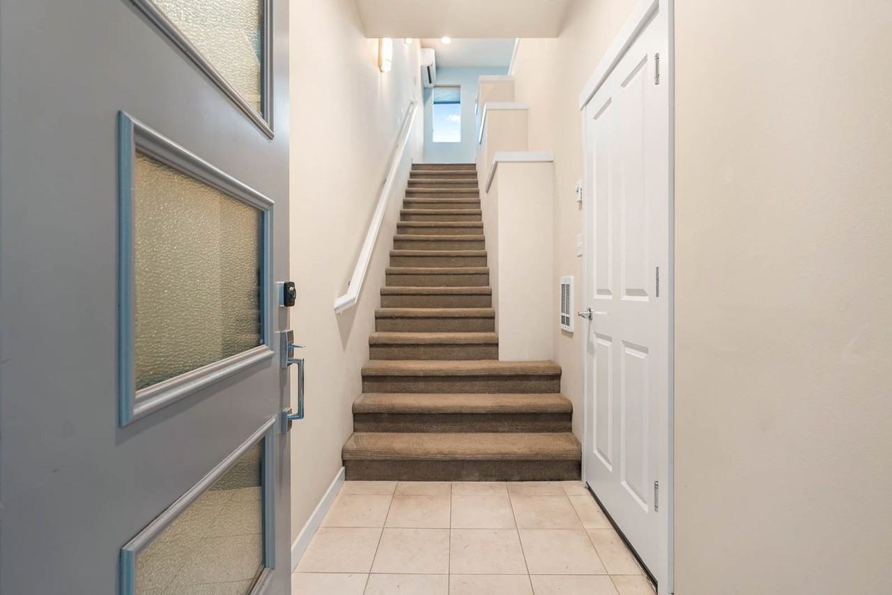 4326 Ne 3rd St - Photo 3 of 19