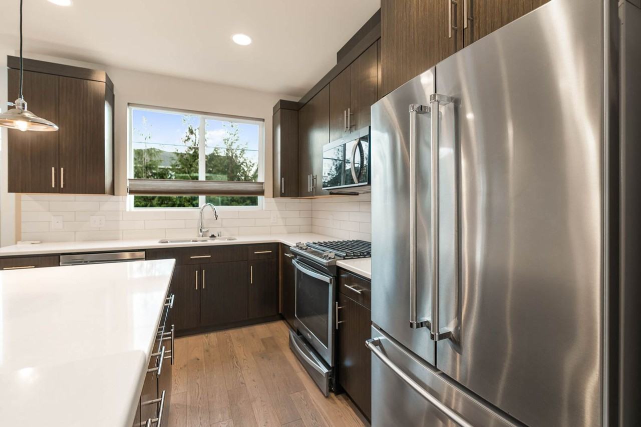 4326 Ne 3rd St - Photo 6 of 19