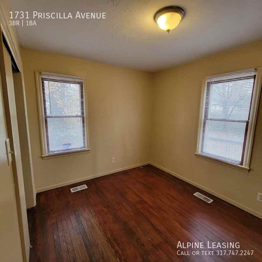 1731 N Priscilla Ave - Photo 4 of 7