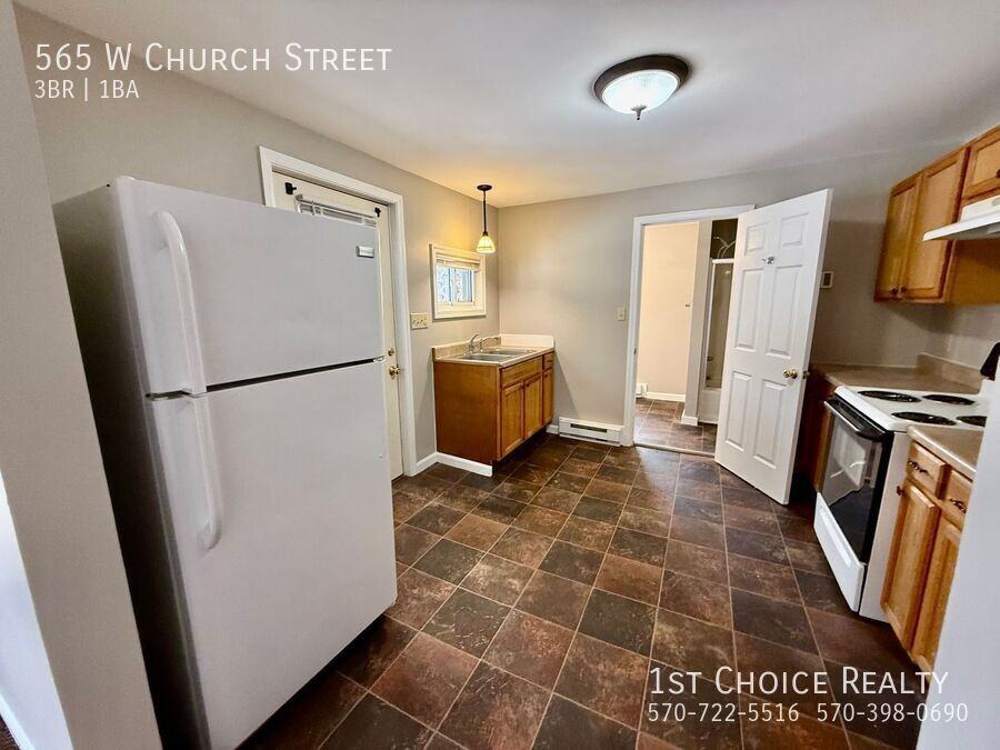 565 W Church St - Photo 2 of 11