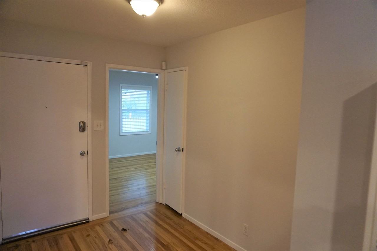 11564 Southwood Dr - Photo 3 of 21