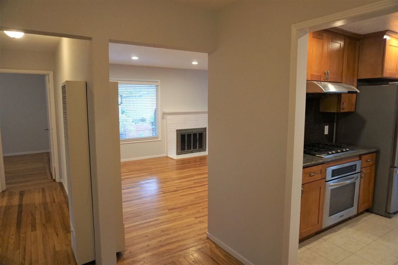 11564 Southwood Dr - Photo 4 of 21