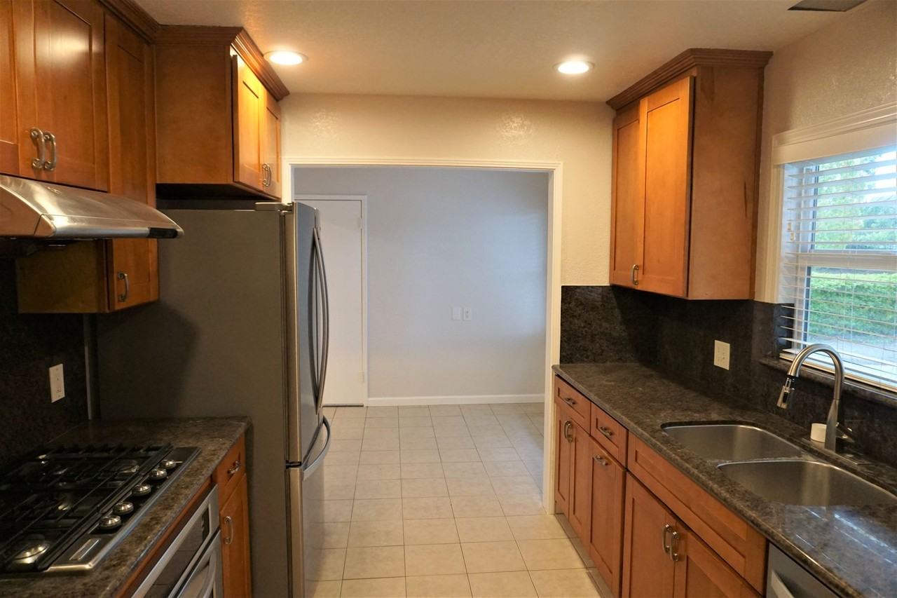 11564 Southwood Dr - Photo 6 of 21