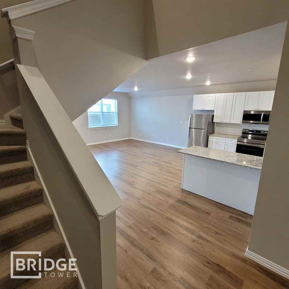 1305 Platinum Ln - Photo 5 of 19