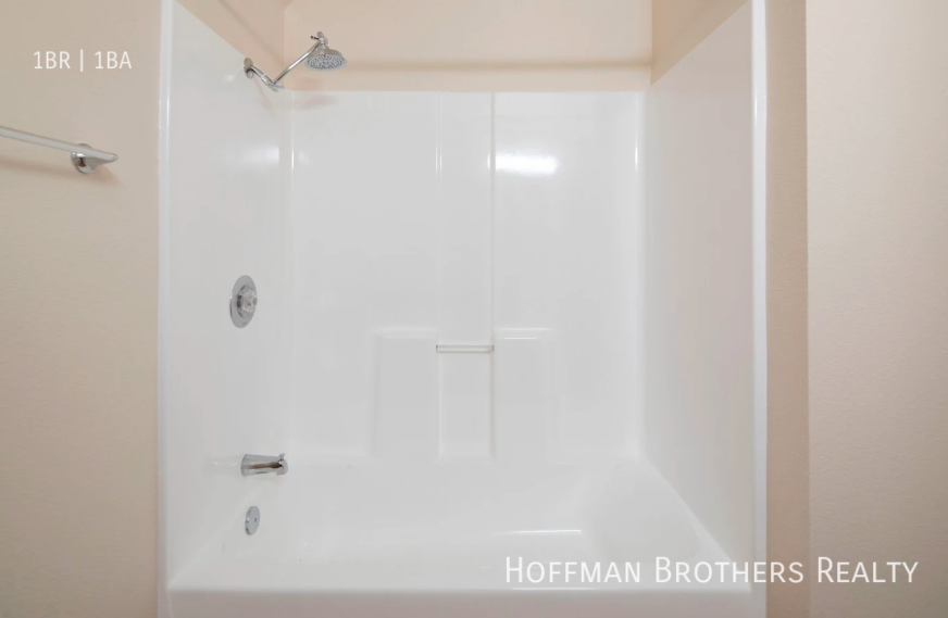 227 16th St #206 - Photo 7 of 10