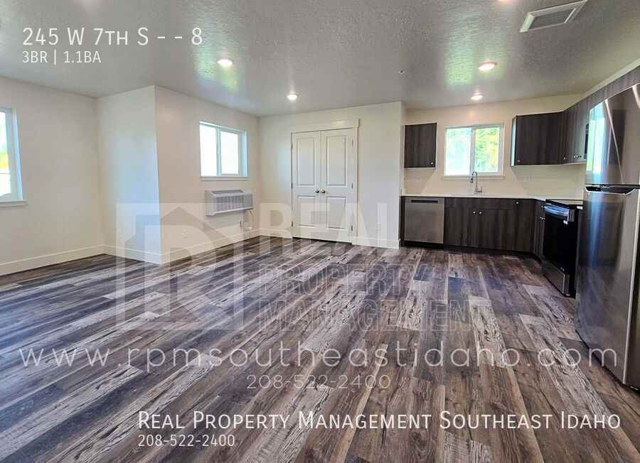 245 W 7th S #8 - Photo 5 of 23