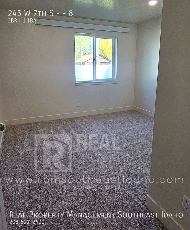 245 W 7th S #8 - Photo 7 of 23