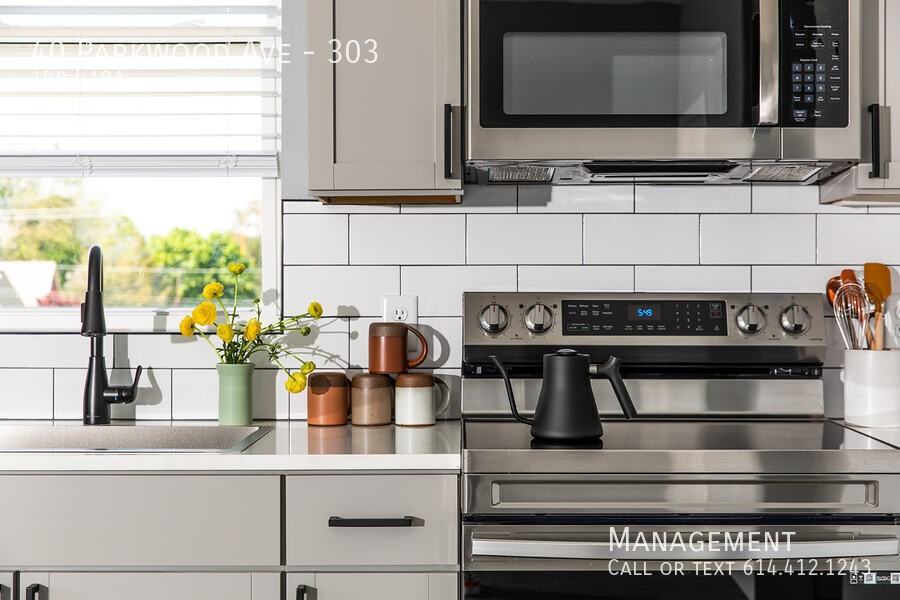 40 Parkwood Ave #303 - Photo 3 of 22