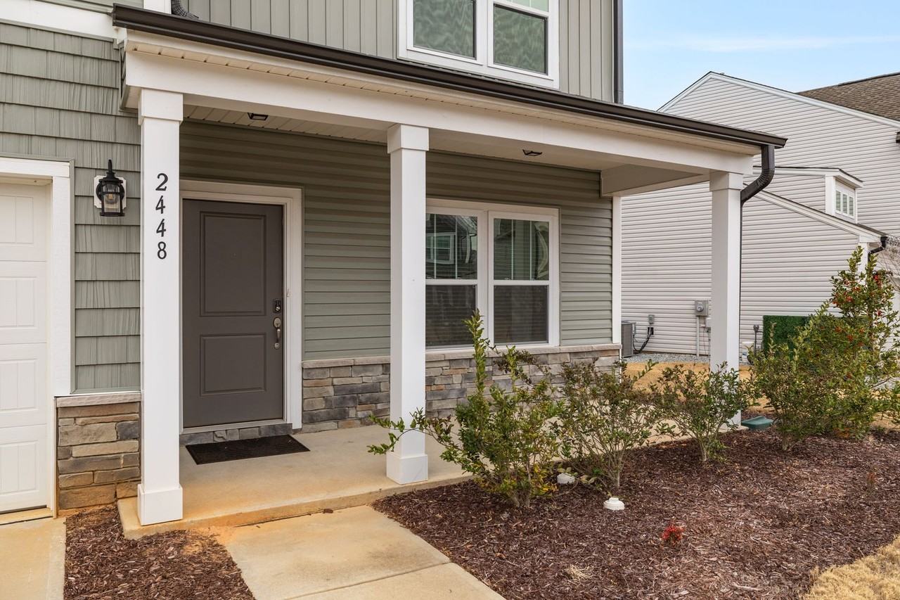 2448 Dukes Hollow Ct - Photo 3 of 21