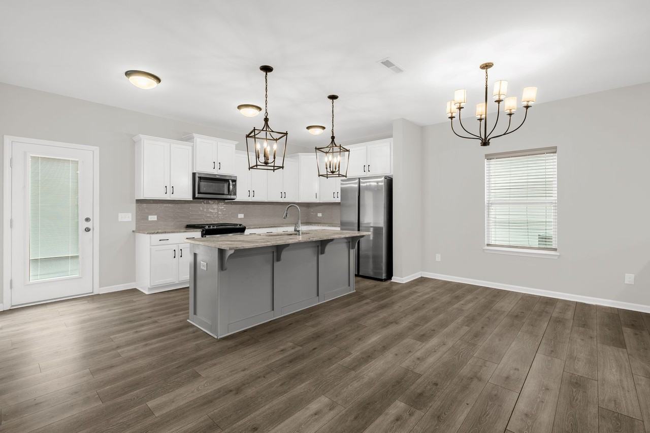 2448 Dukes Hollow Ct - Photo 6 of 21