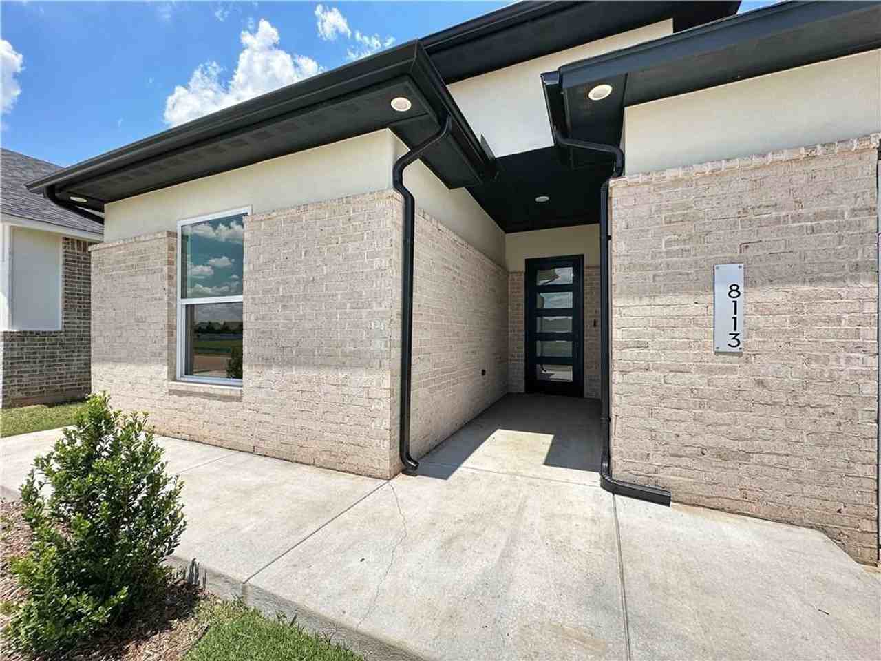 8113 Nw 152nd Ter - Photo 3 of 32