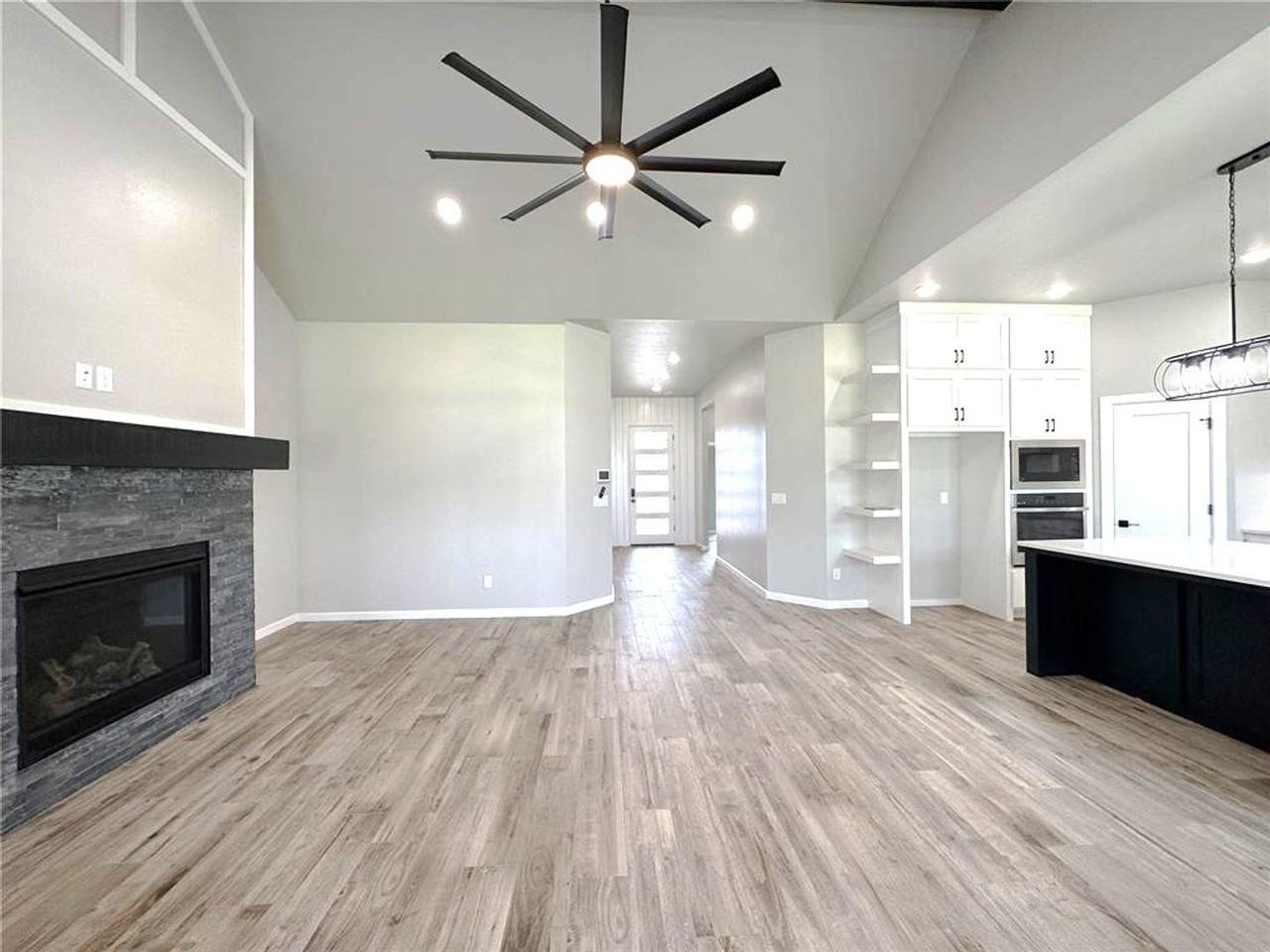 8113 Nw 152nd Ter - Photo 4 of 32