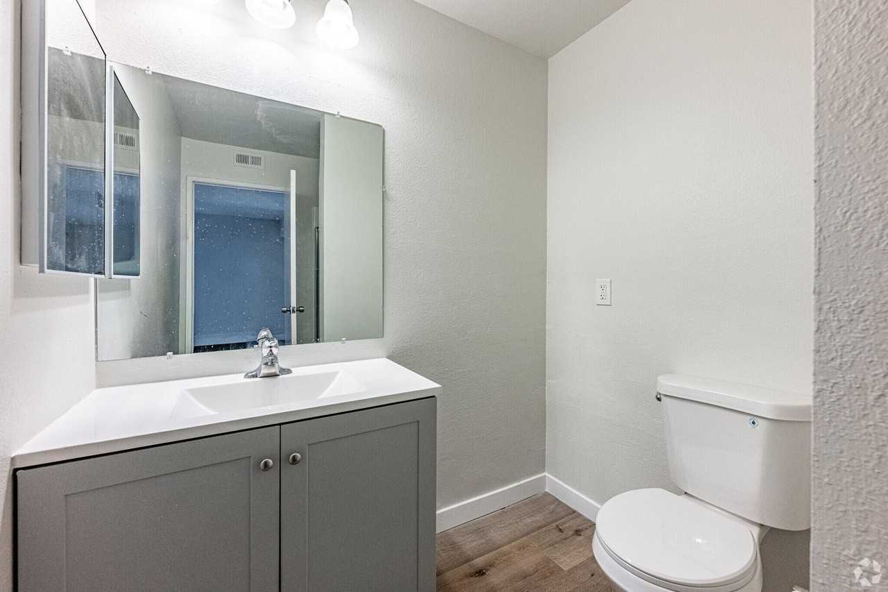 2 Bed, 2 Bath Apartment in Paramount - Photo 2 of 5