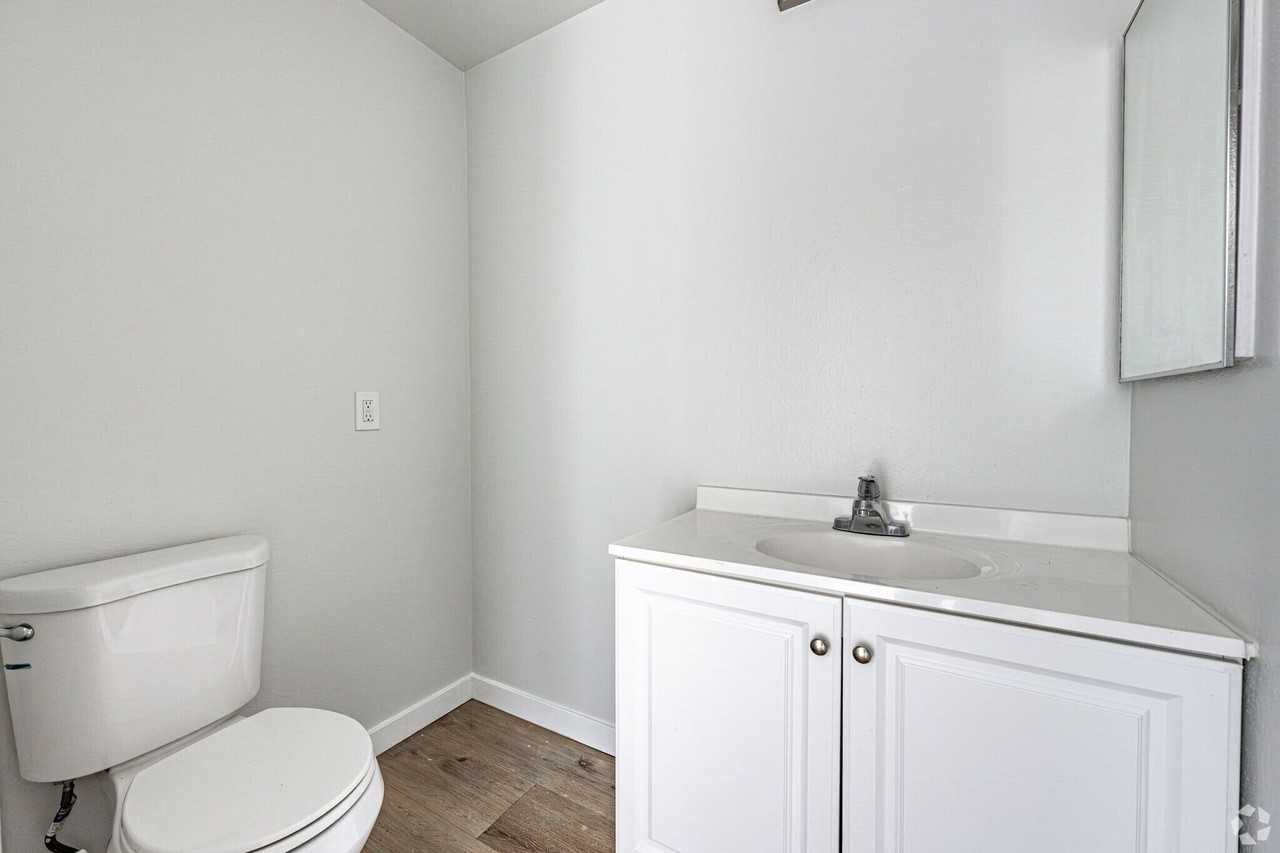 2 Bed, 2 Bath Apartment in Paramount - Photo 4 of 5