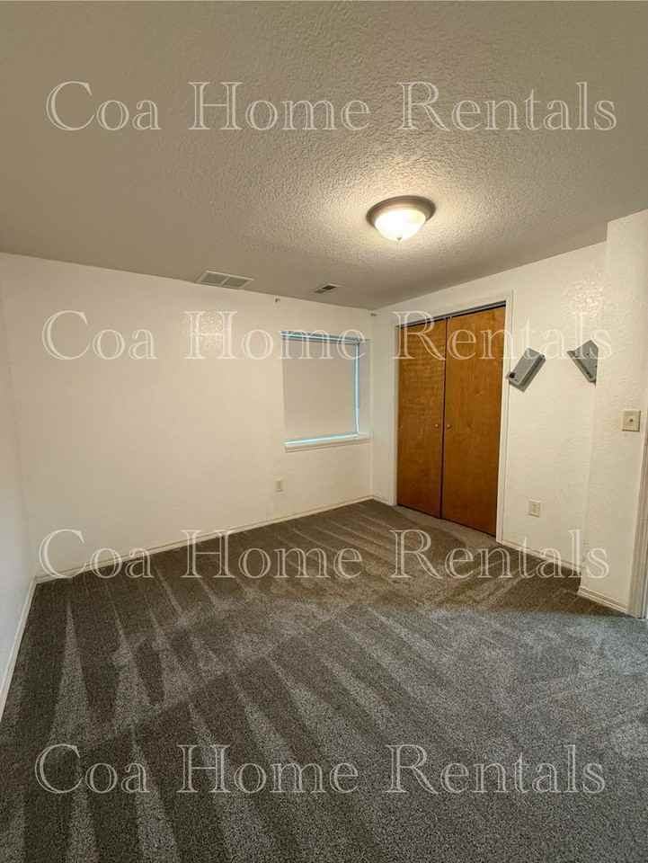 2212 E Bryant St - Photo 7 of 27