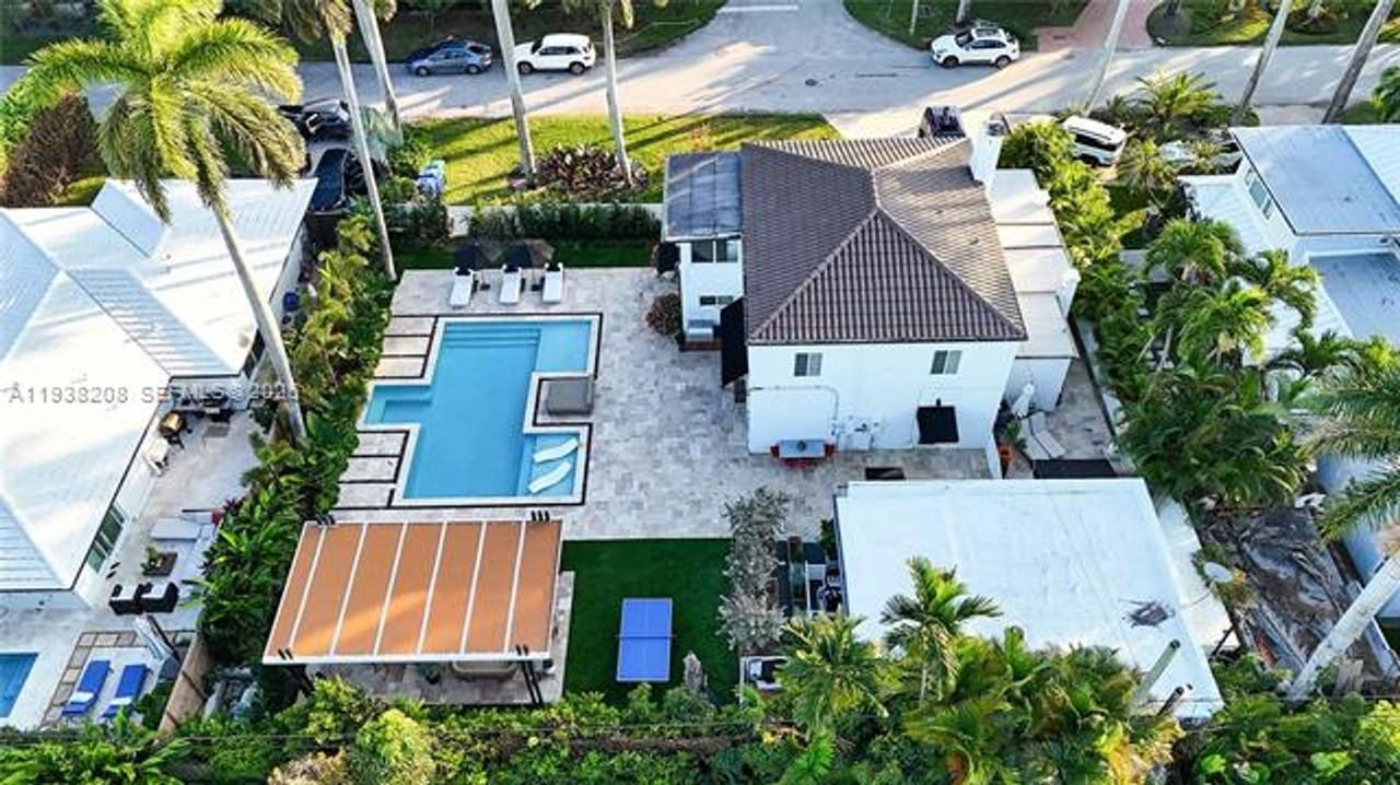 1201 Ne 85th St #0 - Photo 5 of 50