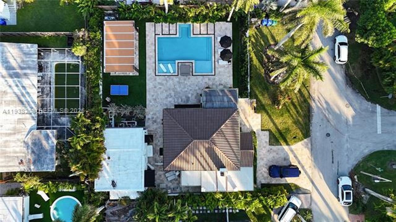 1201 Ne 85th St #0 - Photo 7 of 50