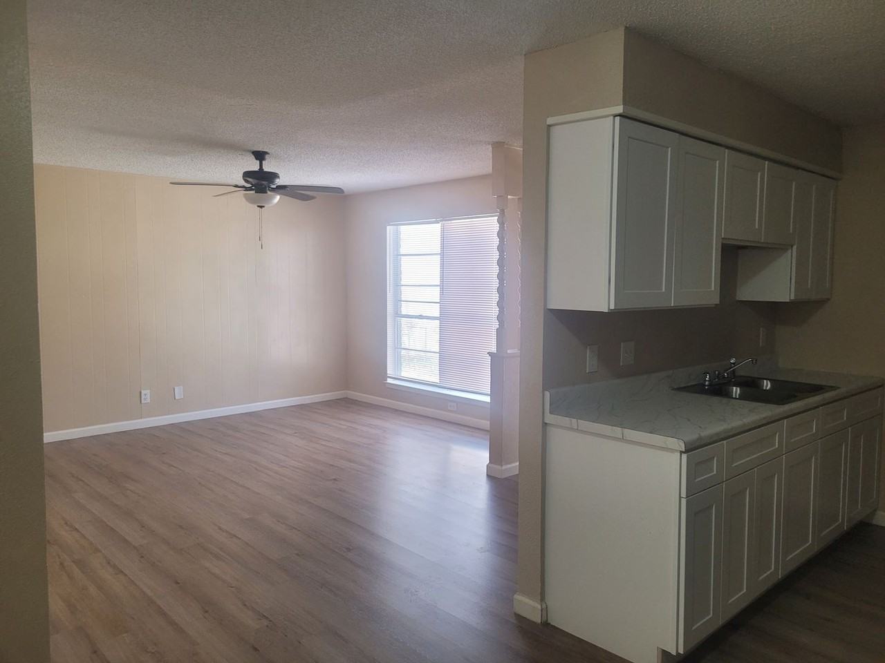 2014 Anchor Dr - Photo 2 of 9