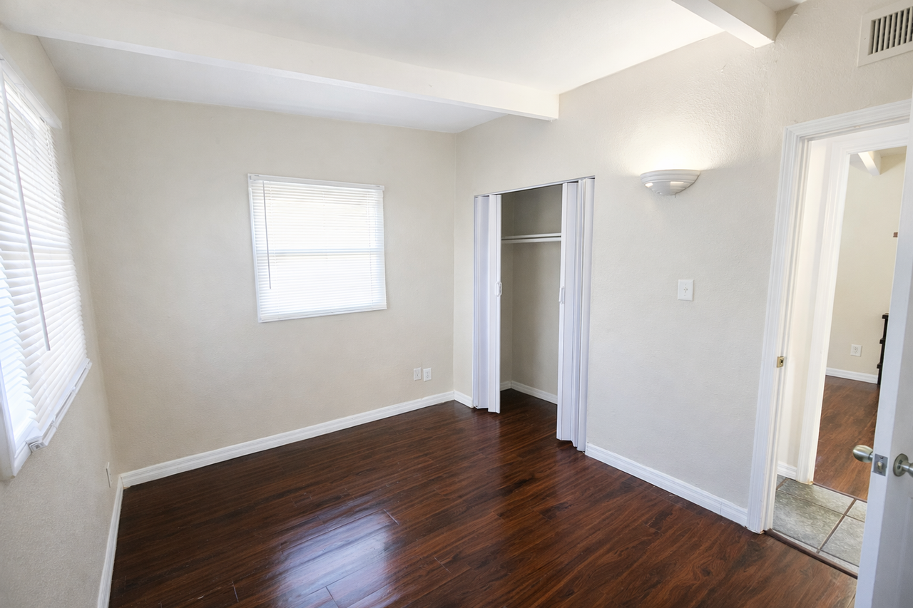 2912 Sample Loop - Photo 3 of 10