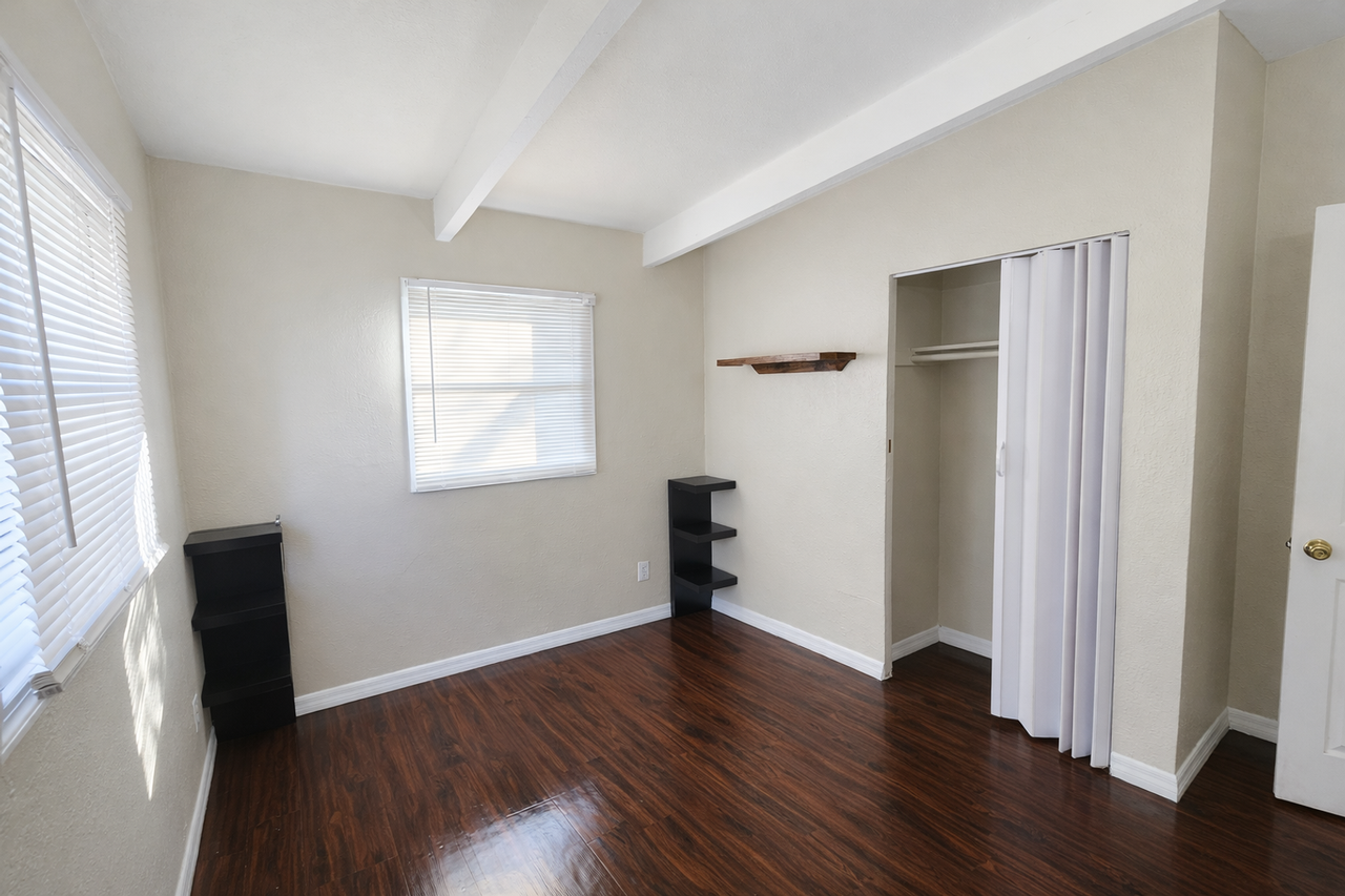 2912 Sample Loop - Photo 4 of 10