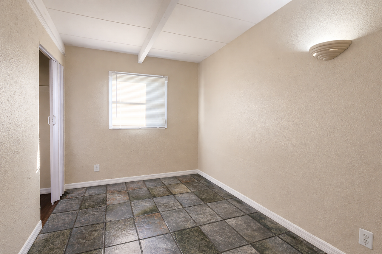 2912 Sample Loop - Photo 5 of 10