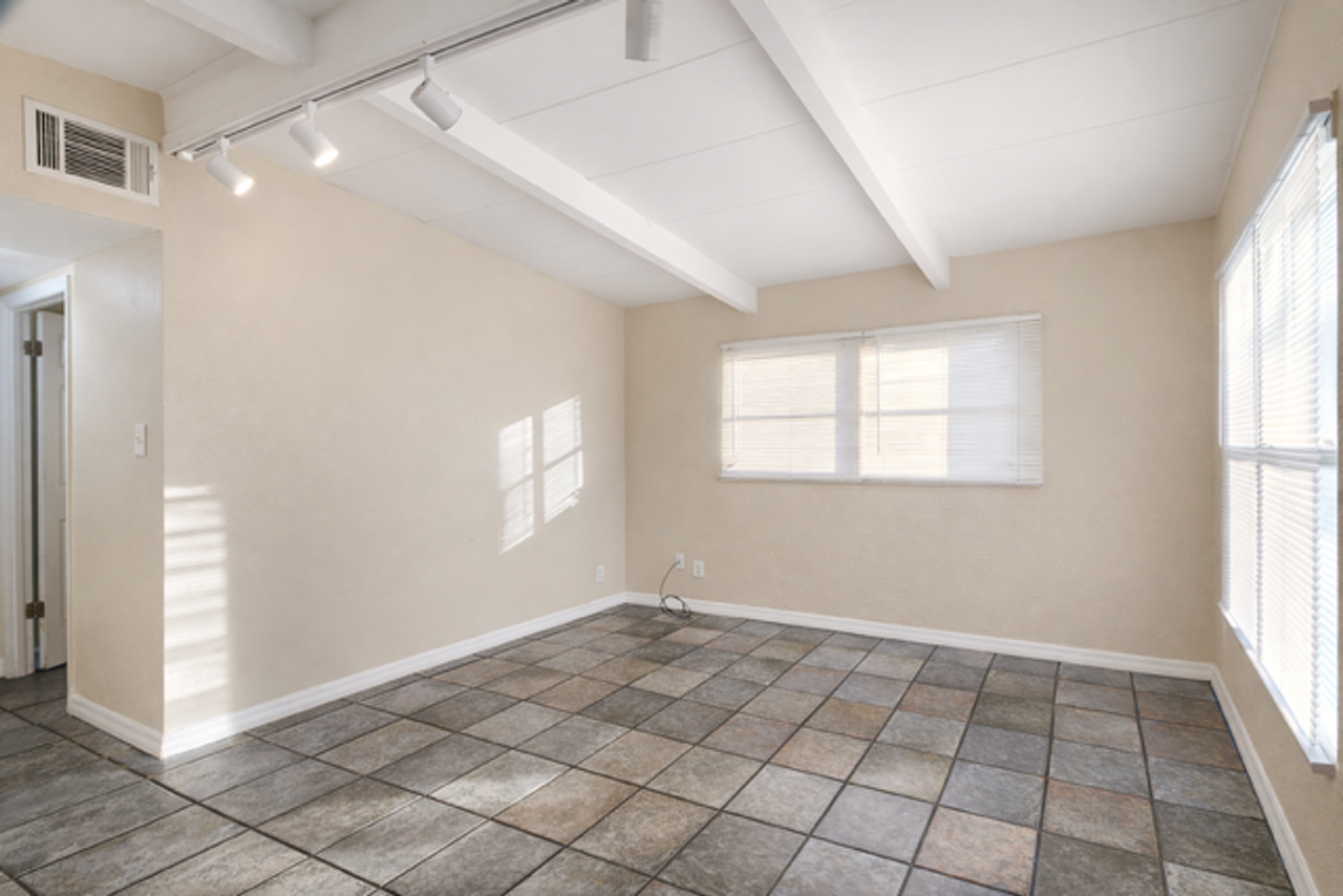 2912 Sample Loop - Photo 7 of 10