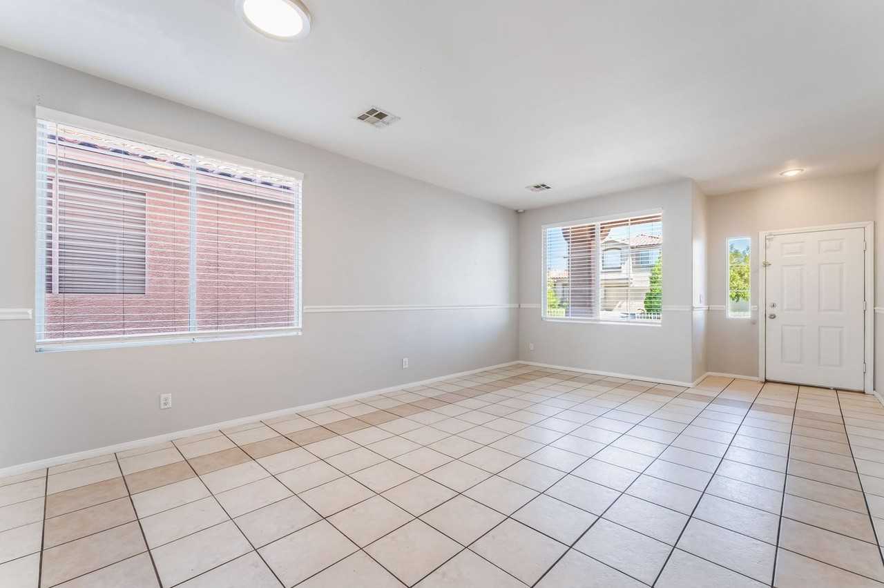 9993 Lemon Valley Ave - Photo 7 of 32