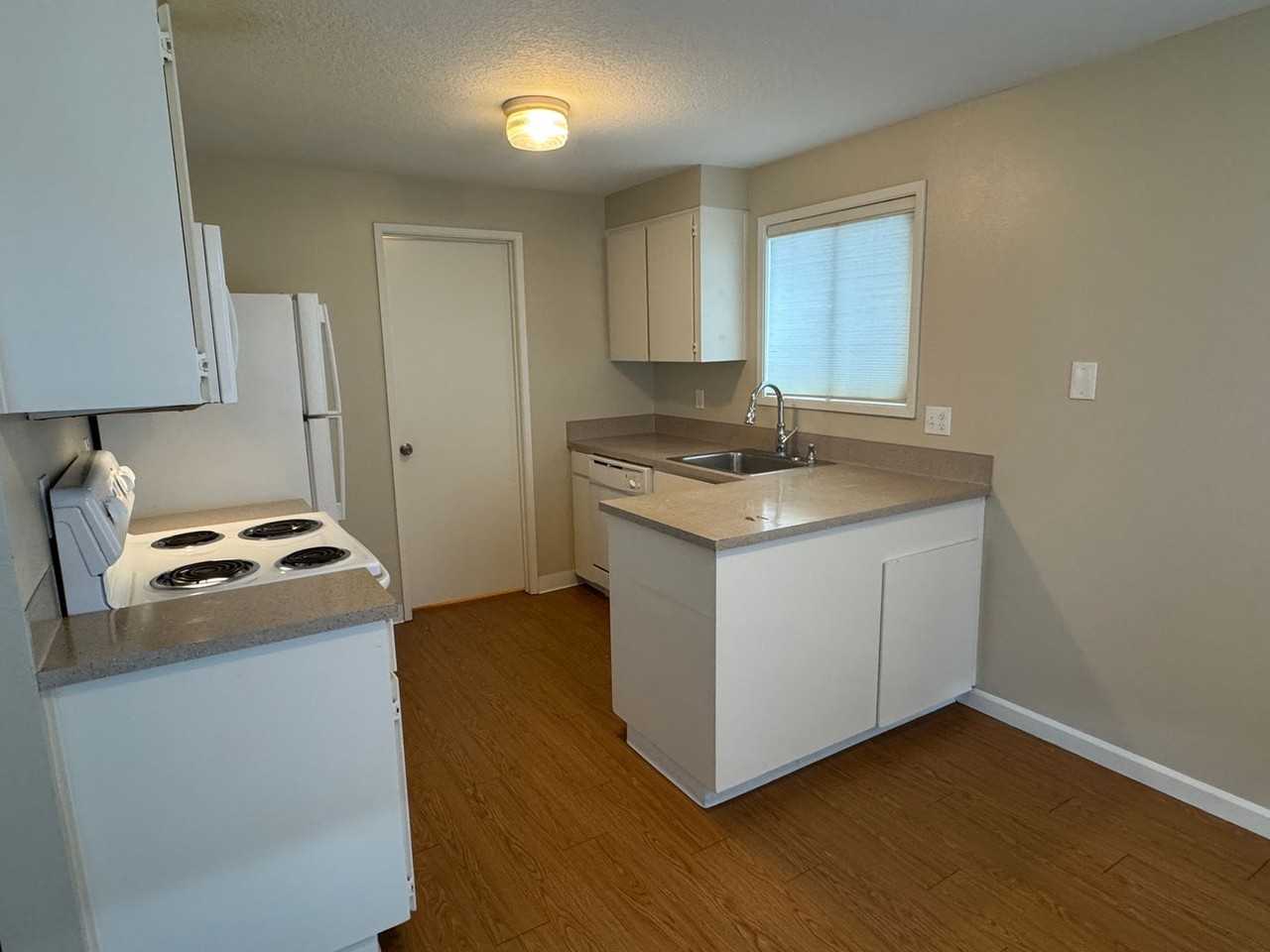 5121 Sw 62nd Ave - Photo 6 of 21