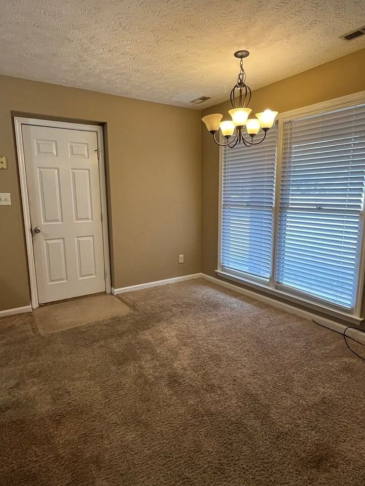 1007 N Main St - Photo 7 of 18