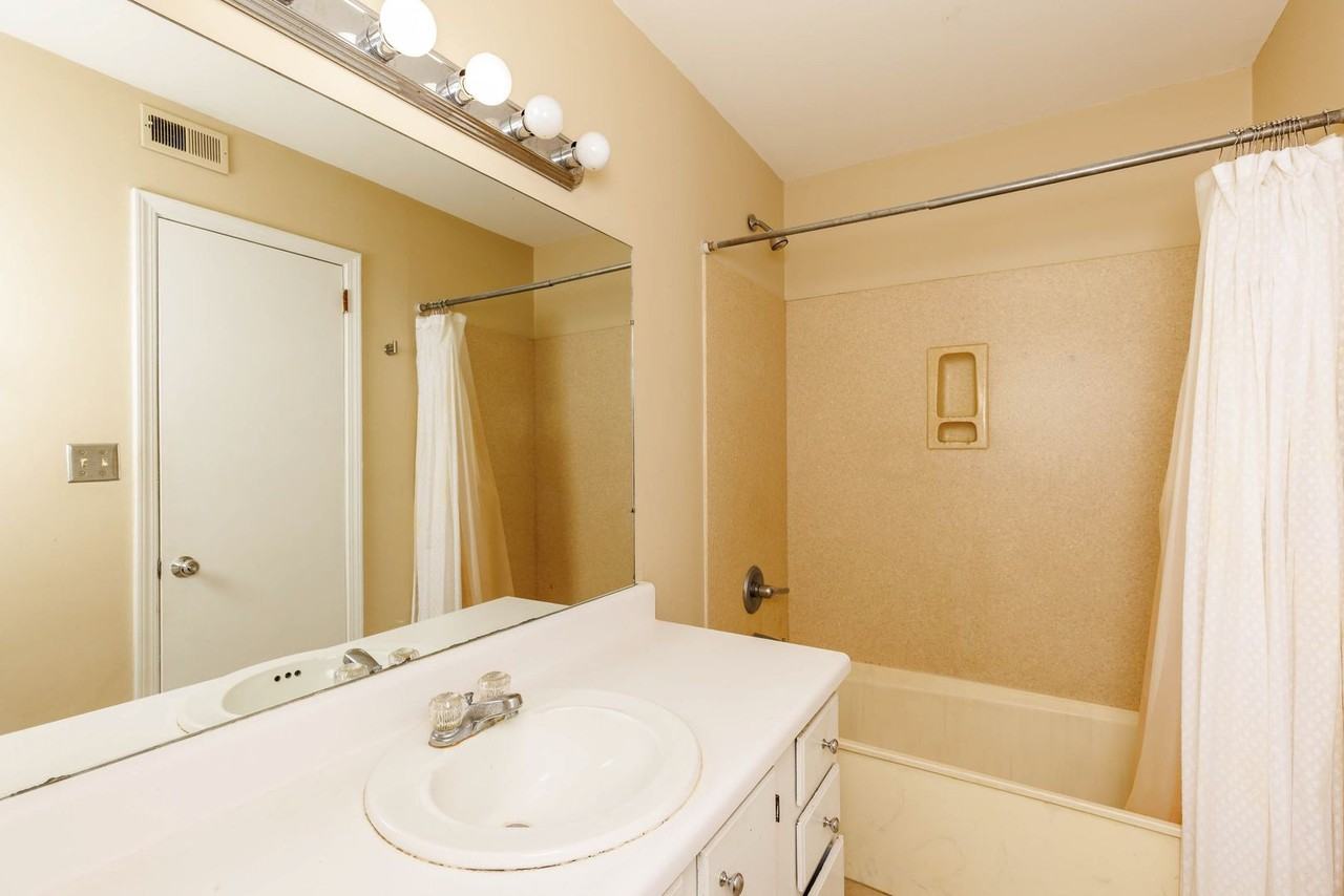 401 Skyview Dr #401D - Photo 6 of 11