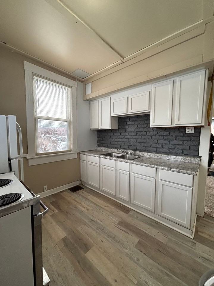 221 E Lincoln Ave #1 - Photo 4 of 10