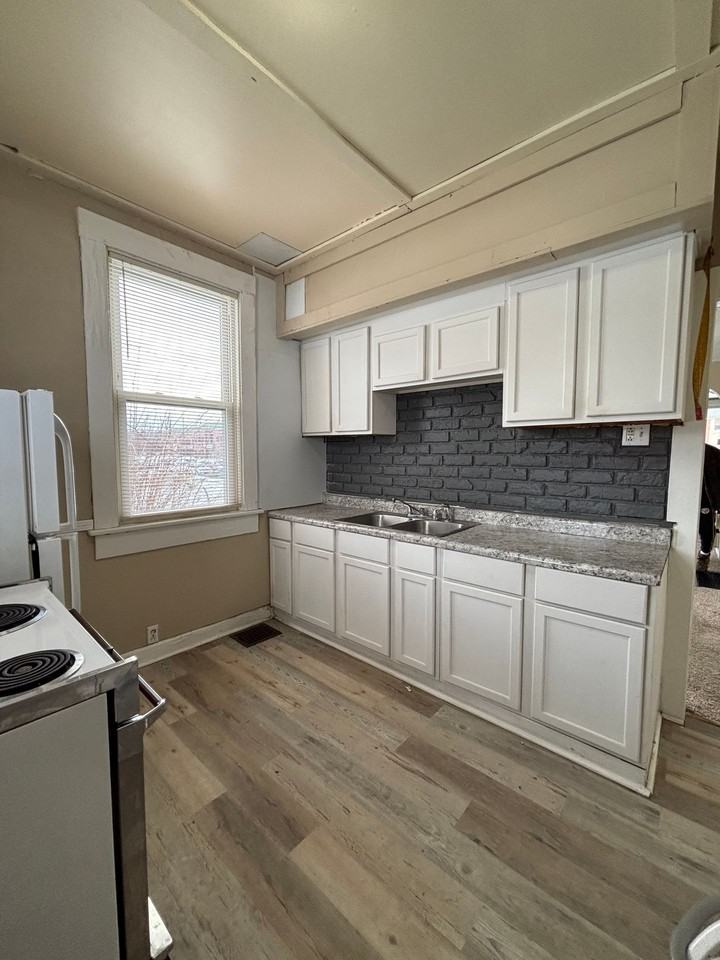 221 E Lincoln Ave #1 - Photo 7 of 10