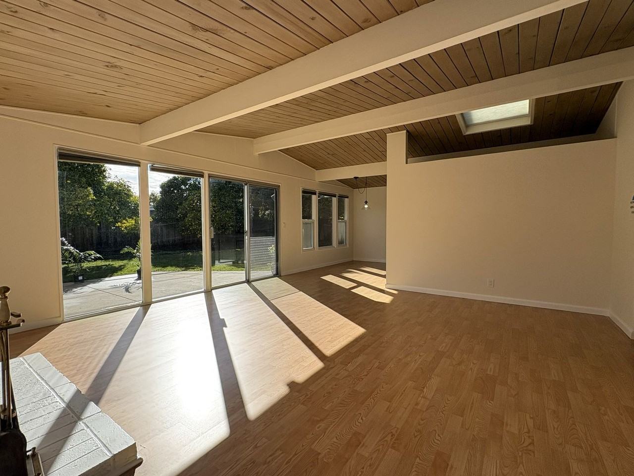 954 Celia Dr - Photo 5 of 30