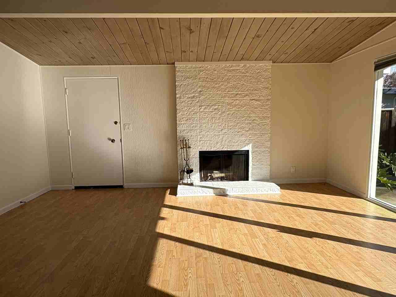 954 Celia Dr - Photo 6 of 30