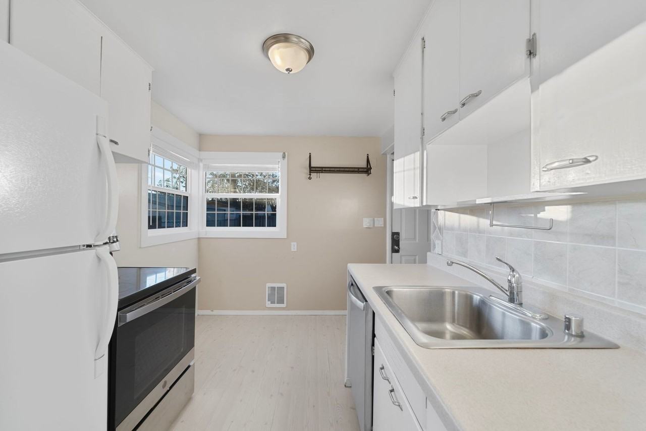 5707 N Lindeke St - Photo 6 of 16