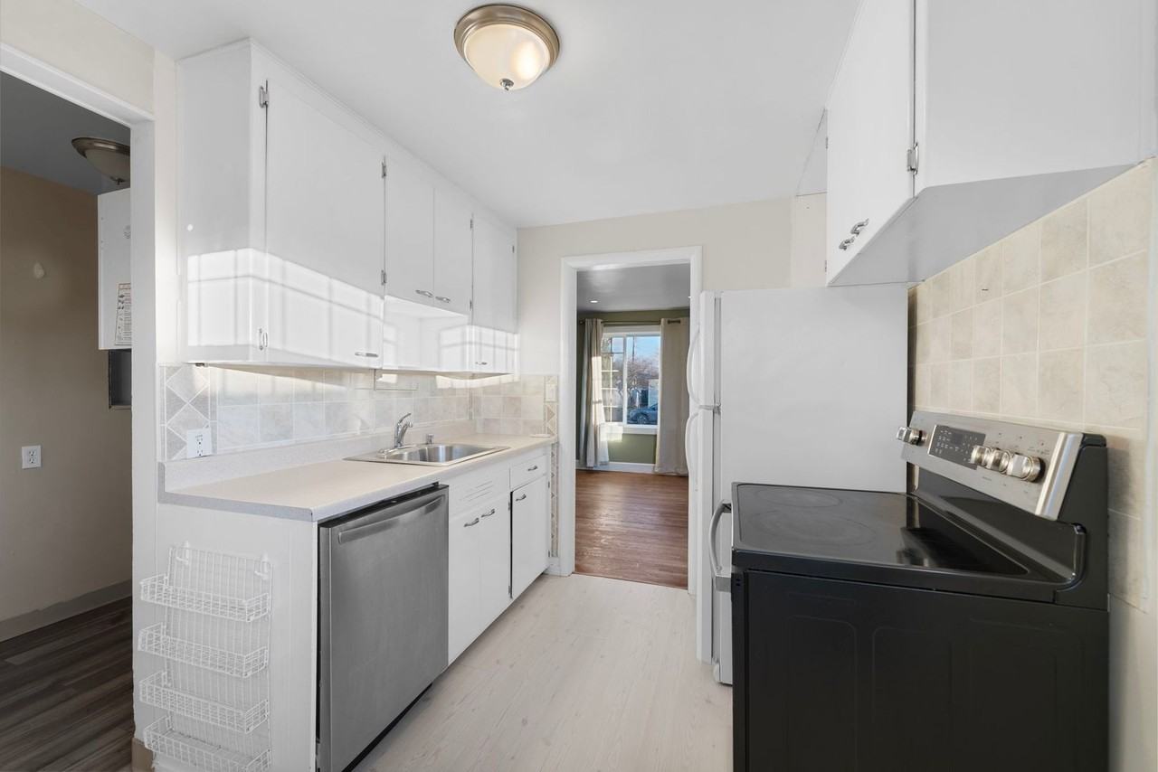 5707 N Lindeke St - Photo 7 of 16