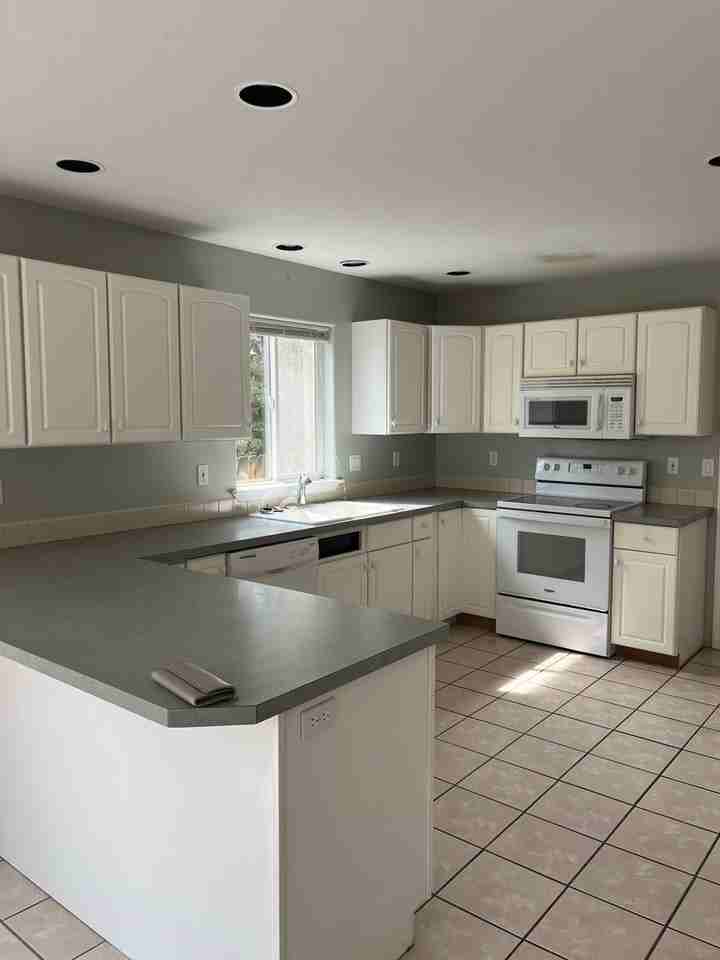 2040 Nw Harriman St - Photo 2 of 6