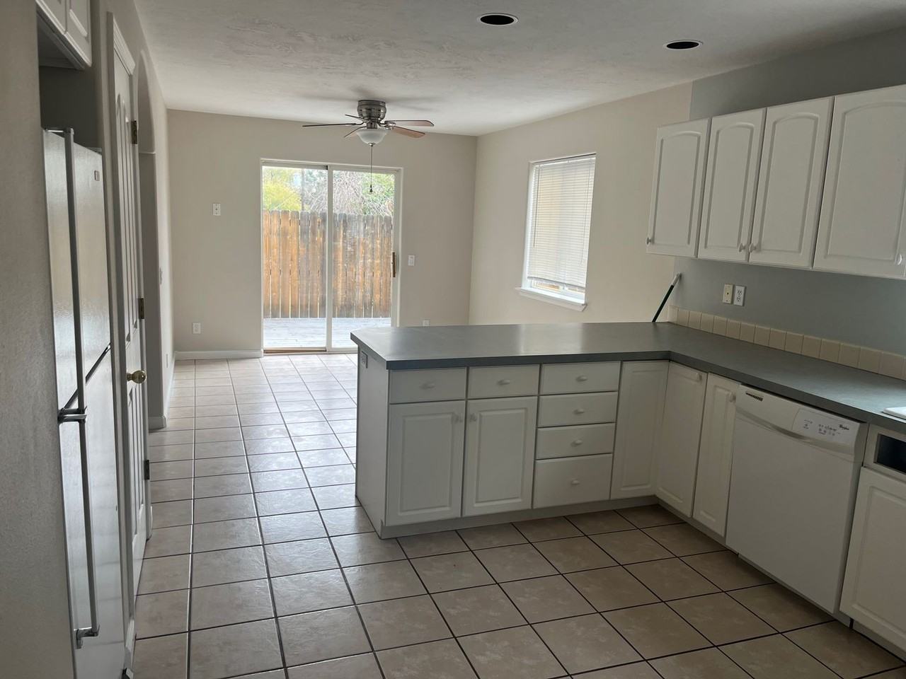 2040 Nw Harriman St - Photo 3 of 6