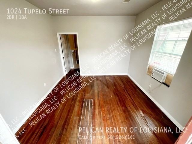 1024 Tupelo St - Photo 2 of 7