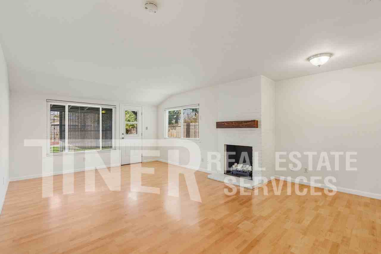 1309 Shadowglen Rd - Photo 2 of 20