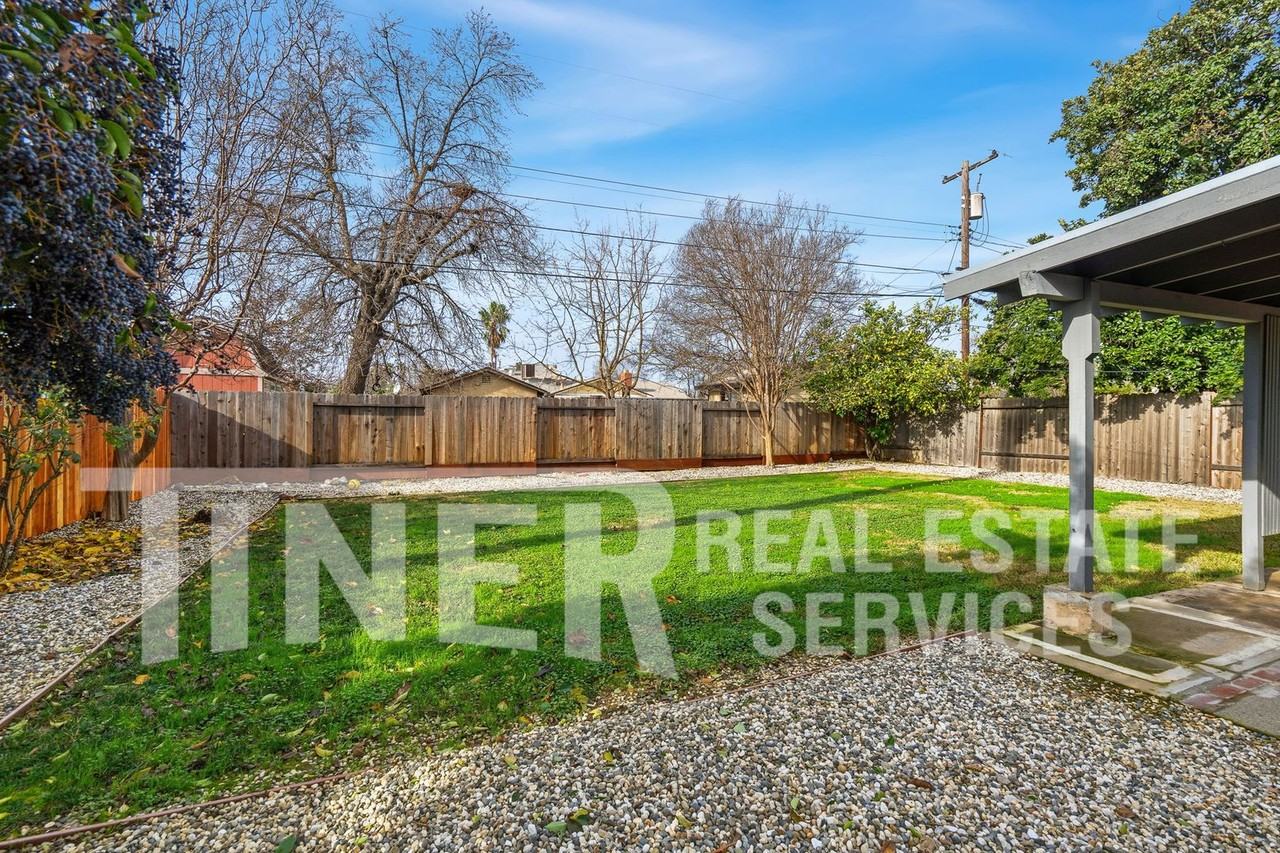 1309 Shadowglen Rd - Photo 4 of 20