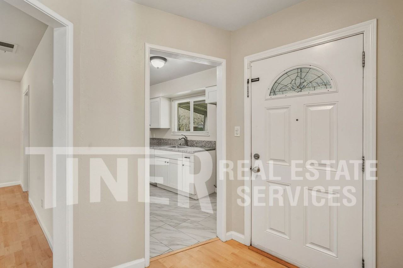 1309 Shadowglen Rd - Photo 7 of 20