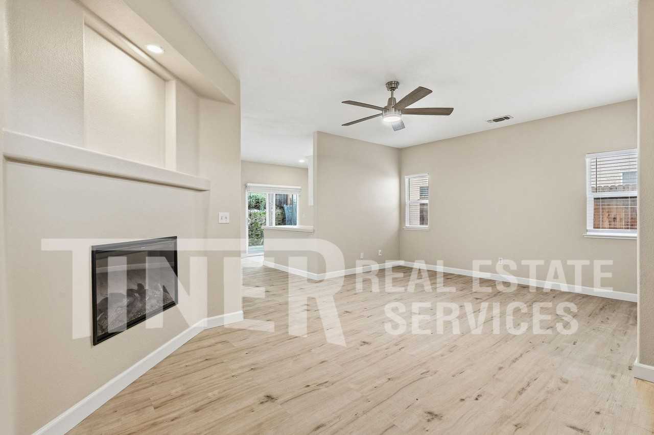 3371 Melodye Ct - Photo 4 of 27