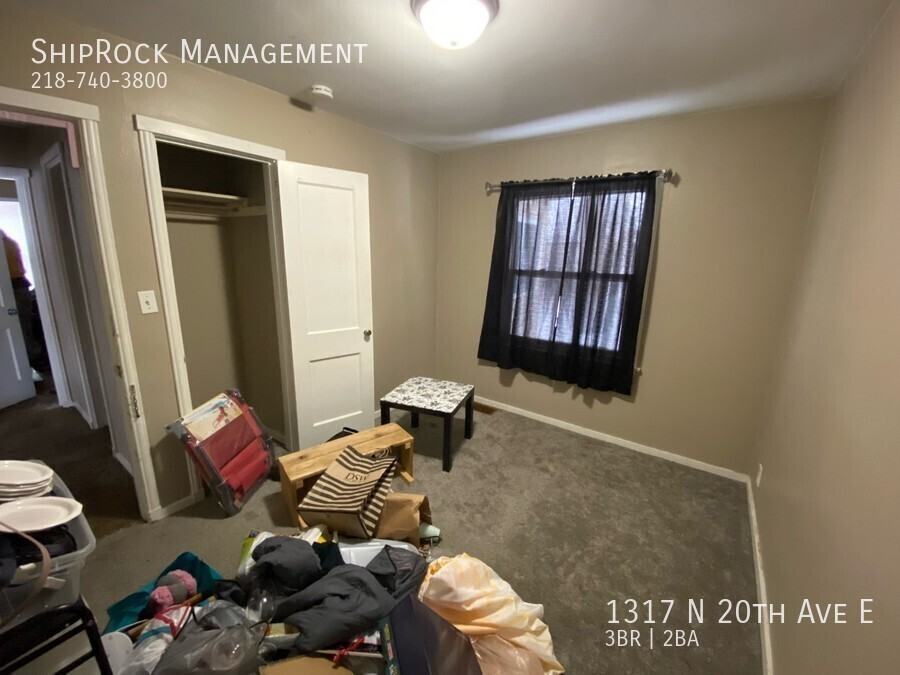 1317 N 20th Ave E - Photo 2 of 21