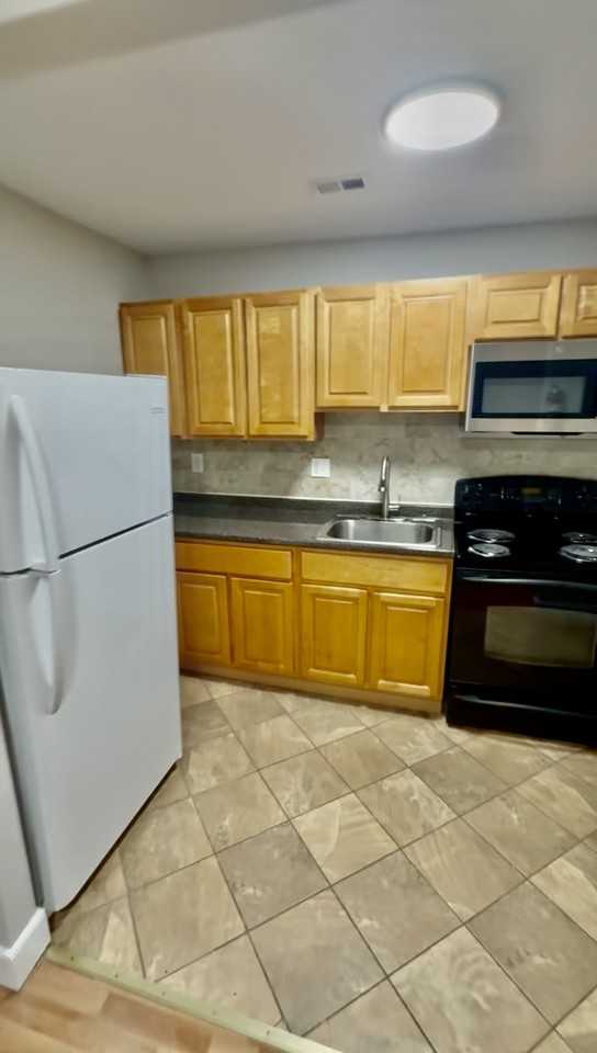 3301 Glenbrook Pl #2 - Photo 3 of 13