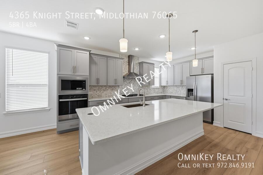 4365 4365 Knight Street; Midlothian 76065 - Photo 2 of 33