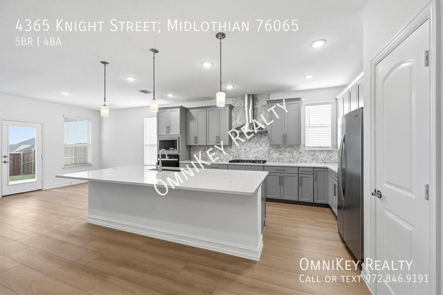 4365 4365 Knight Street; Midlothian 76065 - Photo 3 of 33