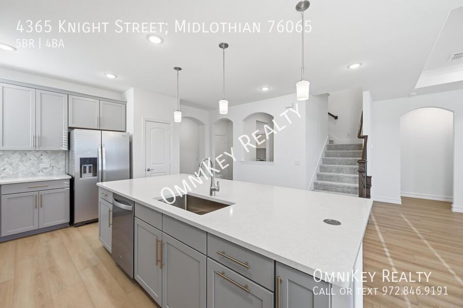 4365 4365 Knight Street; Midlothian 76065 - Photo 4 of 33