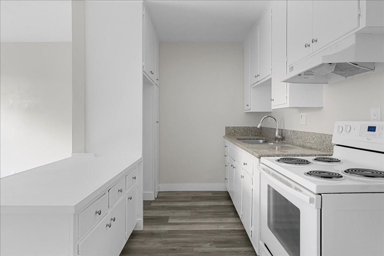 1626 Pine Ave #A - Photo 3 of 12